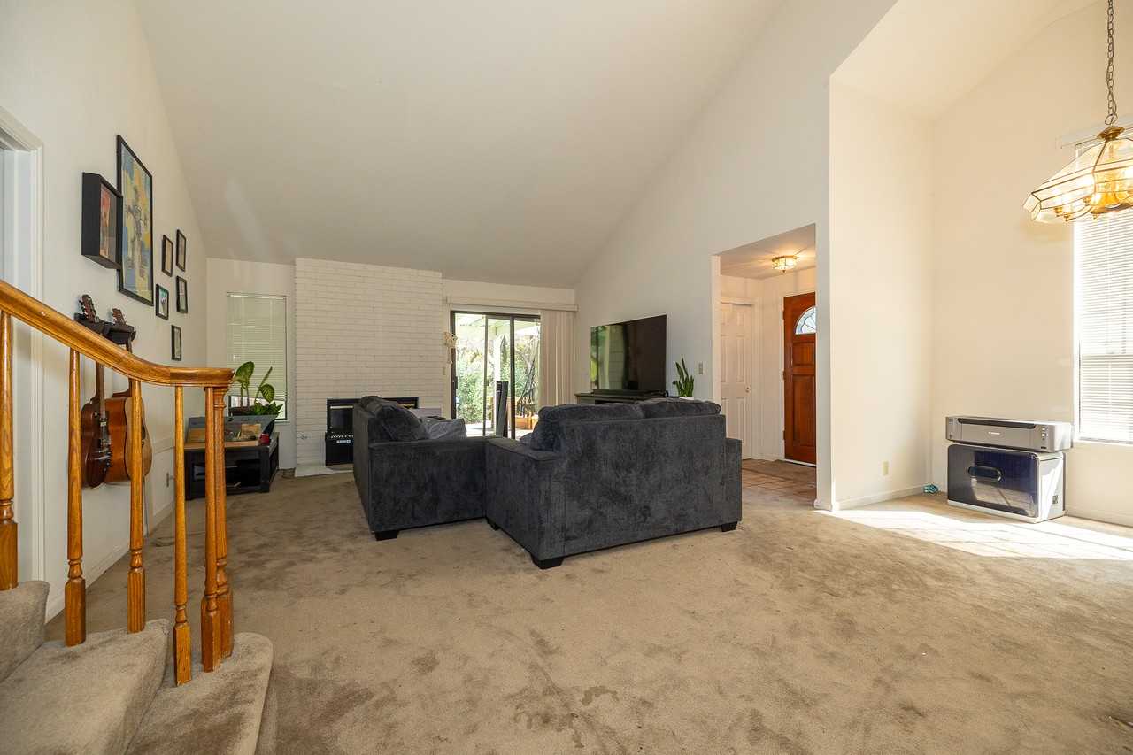 925 Oak Park Dr #1 - Photo 2 of 15