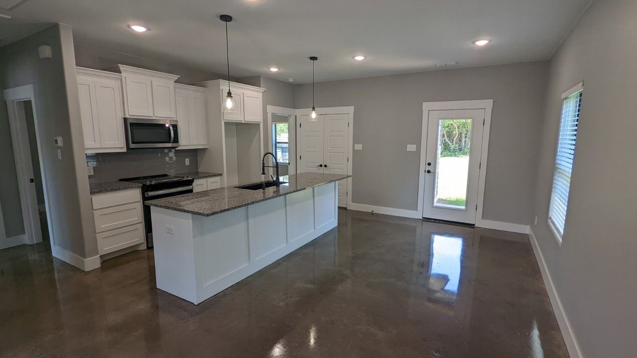 405 E Shepherd St #1 - Photo 4 of 24