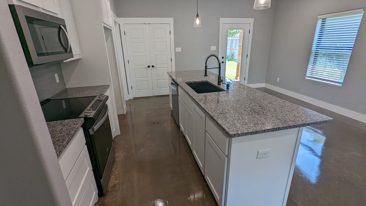 405 E Shepherd St #1 - Photo 5 of 24