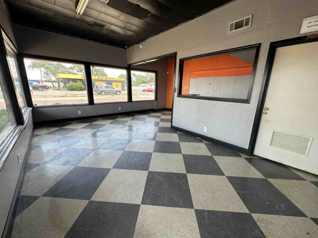 1401 19th St #1 - Photo 2 of 9