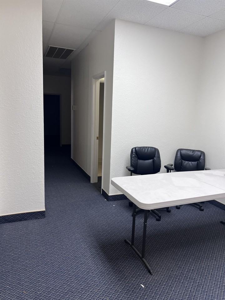 1700 E Desert Inn Rd #416