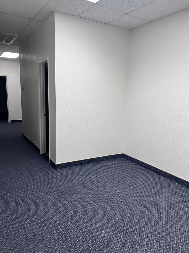 1700 E Desert Inn Rd #412