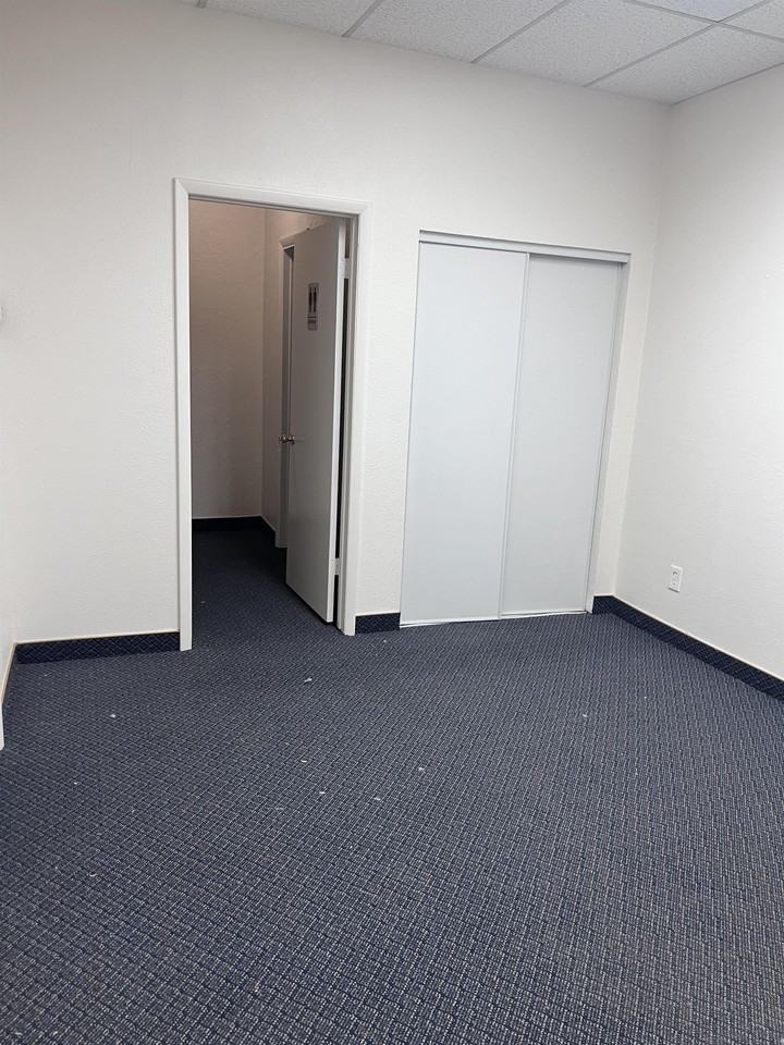 1700 E Desert Inn Rd #404