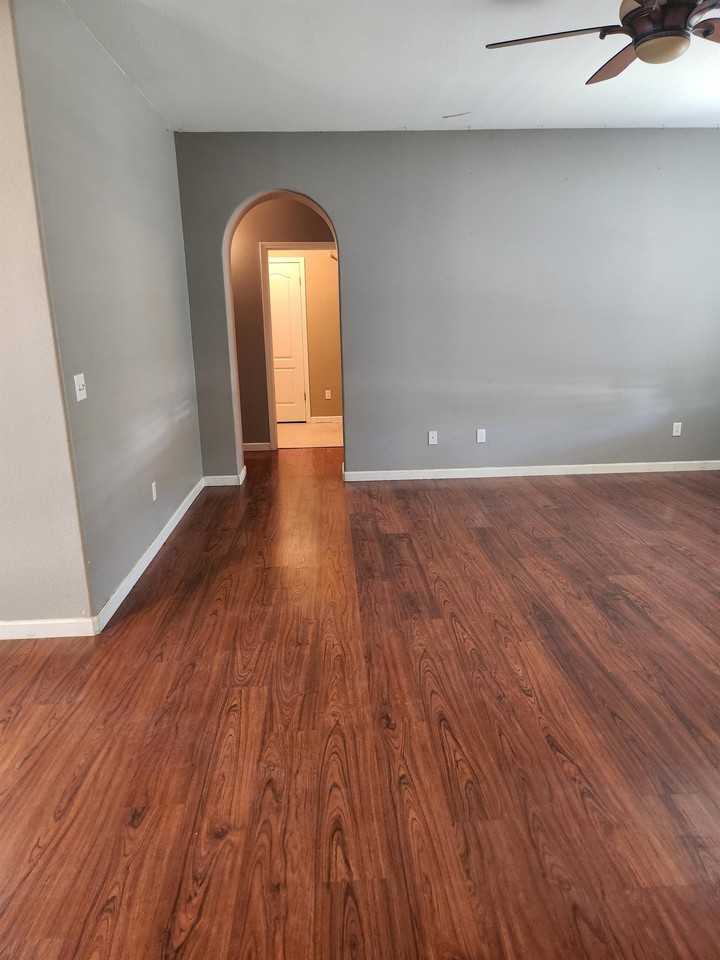 682 W Forest St #1 - Photo 4 of 25