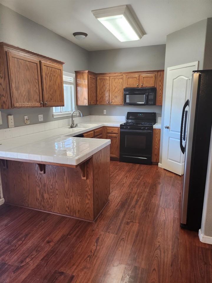 682 W Forest St #1 - Photo 6 of 25