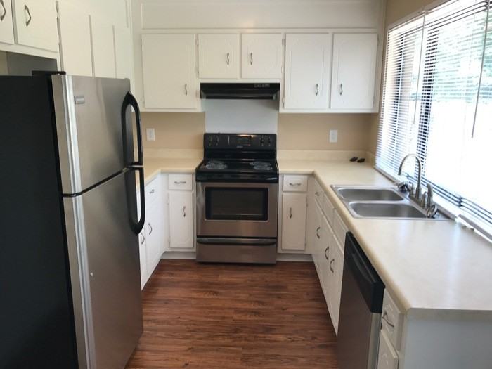 2418 Oxmoor Ln Sw - Photo 3 of 10