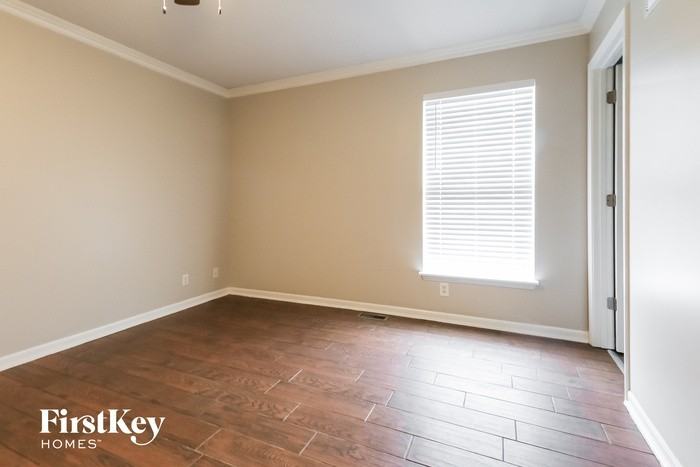 2211 Glenside Rd - Photo 3 of 13