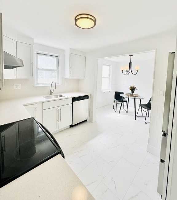 220 Quincy Shore Dr #NA - Photo 3 of 21