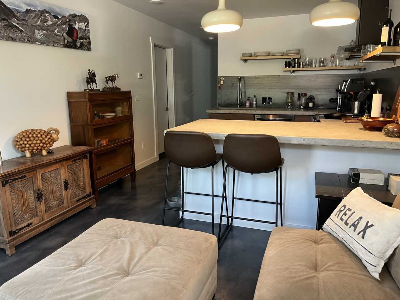 809 Howell St #B - Photo 3 of 19