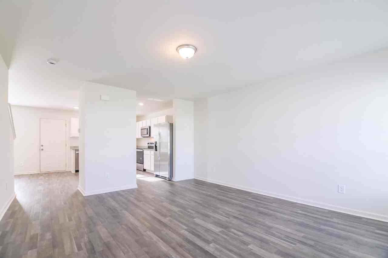 2103 Samuel Ln - Photo 2 of 16