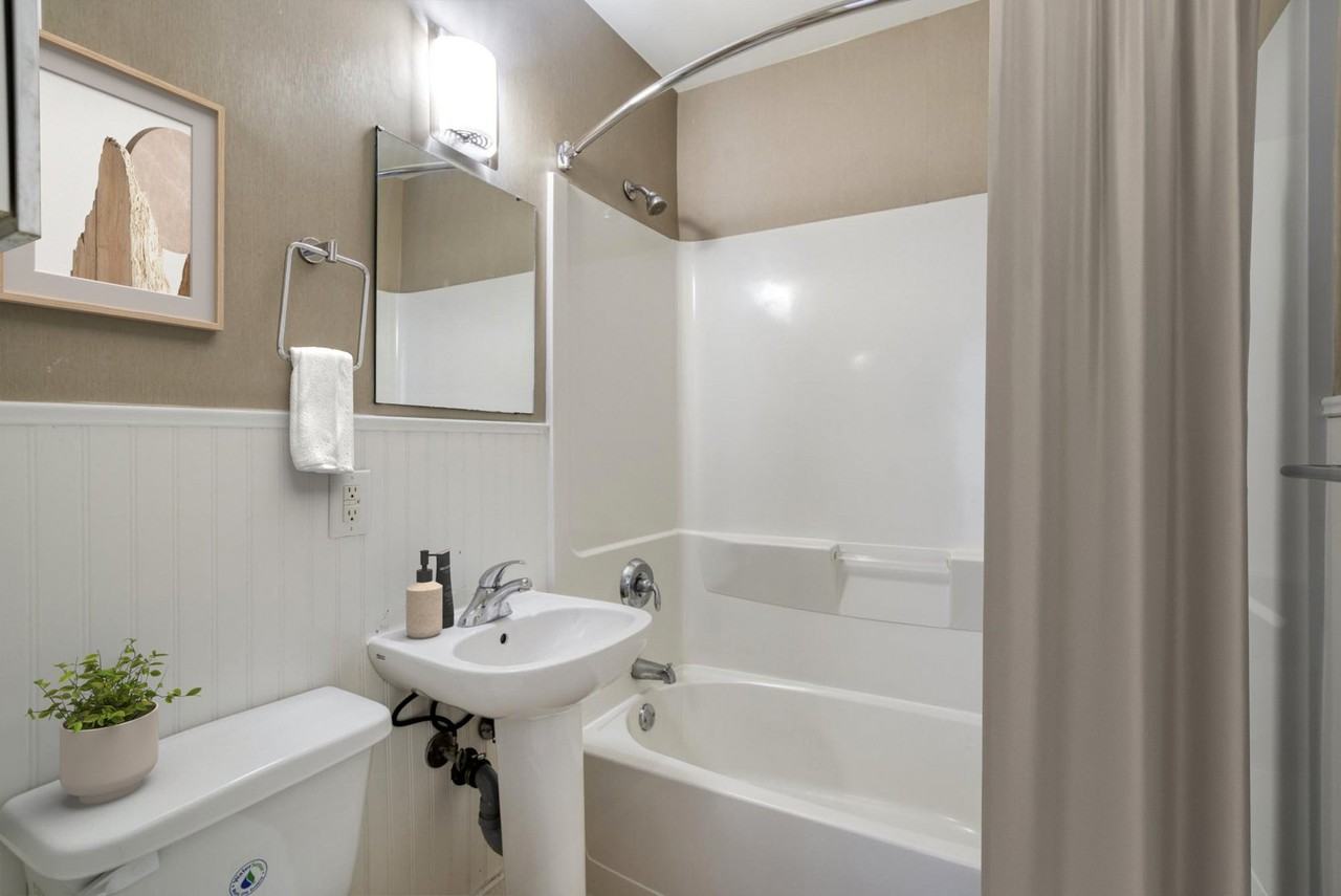 Hargrave Place Apartments 26 Hargrave St, Winnipeg, MB R3C 1N1 Zumper