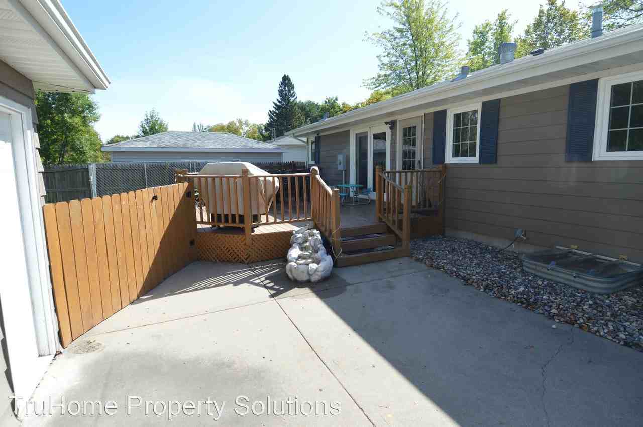 1118 Campbell Dr - Photo 2 of 43