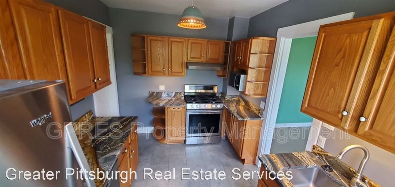 Beautifully Rehabbed Central Oakmont apartment with Old-World charm - Photo 2 of 24