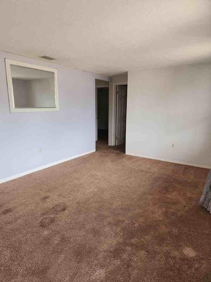 1121 Clairborne St - Photo 3 of 5