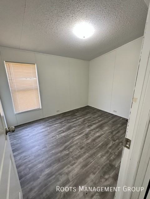 2710 W Oakridge Dr #16