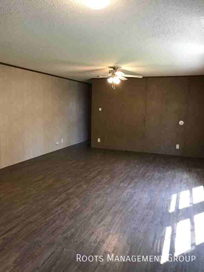 734 Hatfield St - Photo 3 of 6