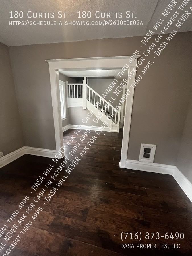 180 Curtis St - Photo 3 of 20