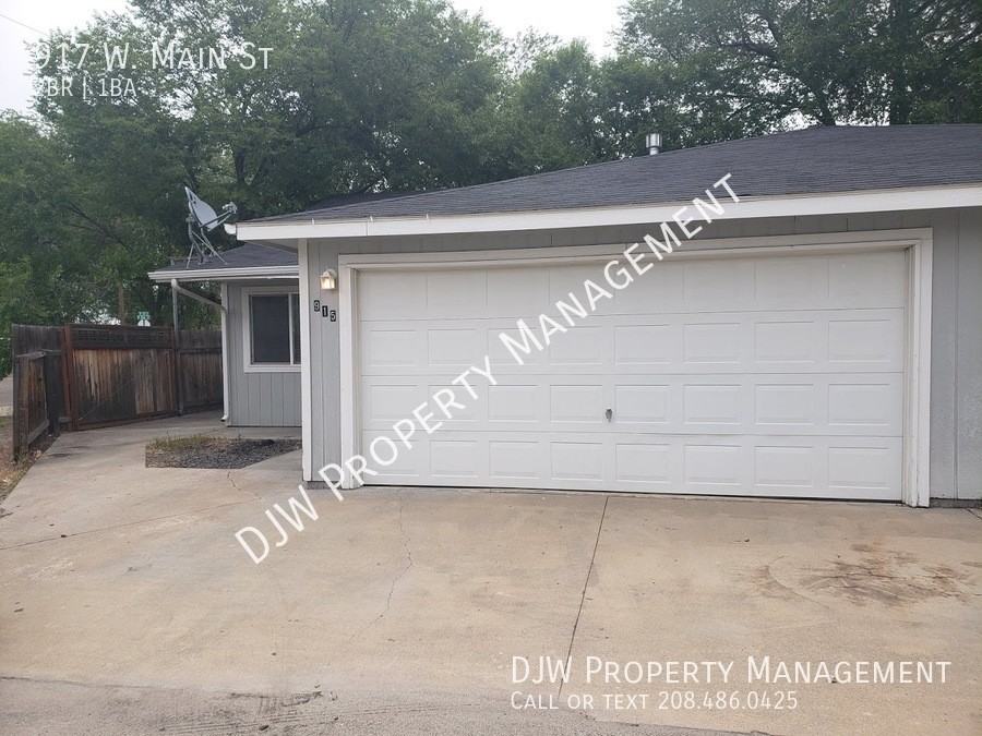 917 W Main St - Photo 2 of 15