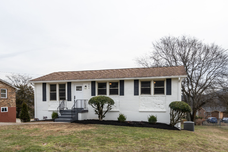 389 Kingview Dr - Photo 3 of 32