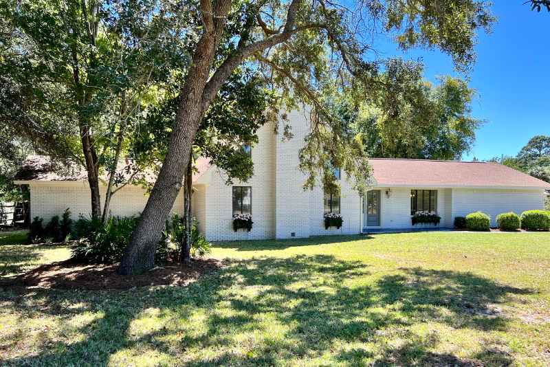 89 Country Club Dr W - Photo 3 of 25