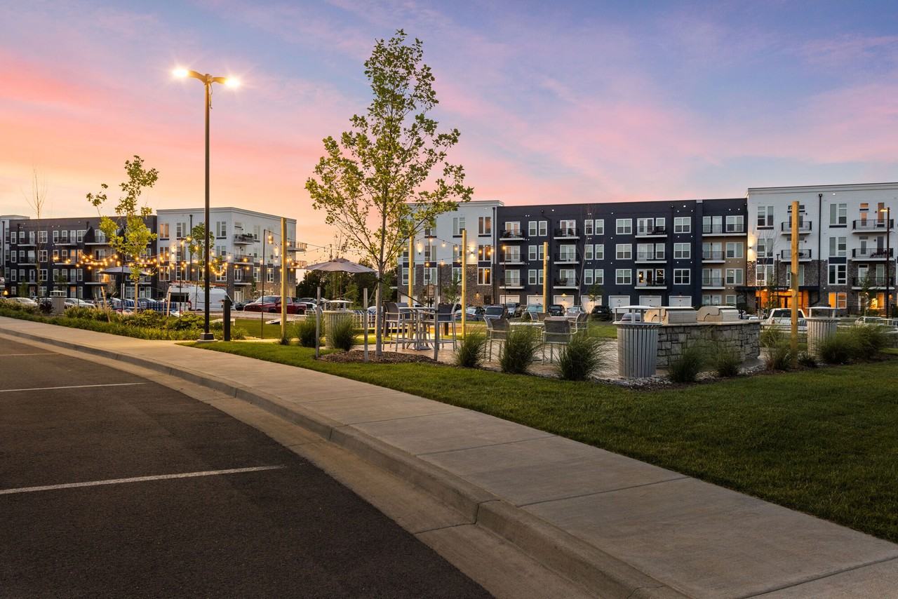 FIFTEEN51 Apartments of Lexington - Photo 3 of 32