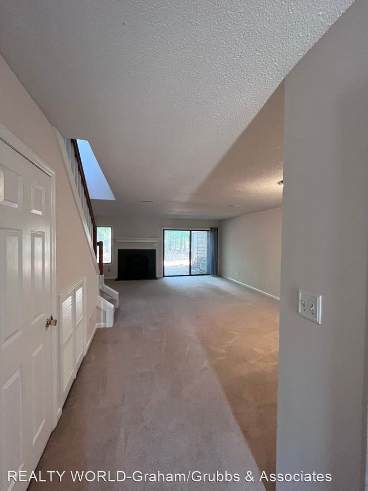 1703 Sherbrooke Cir - Photo 2 of 9