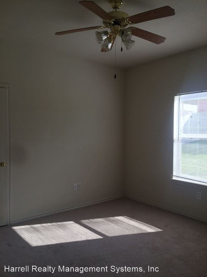 3004 Clydesdale Way - Photo 3 of 6