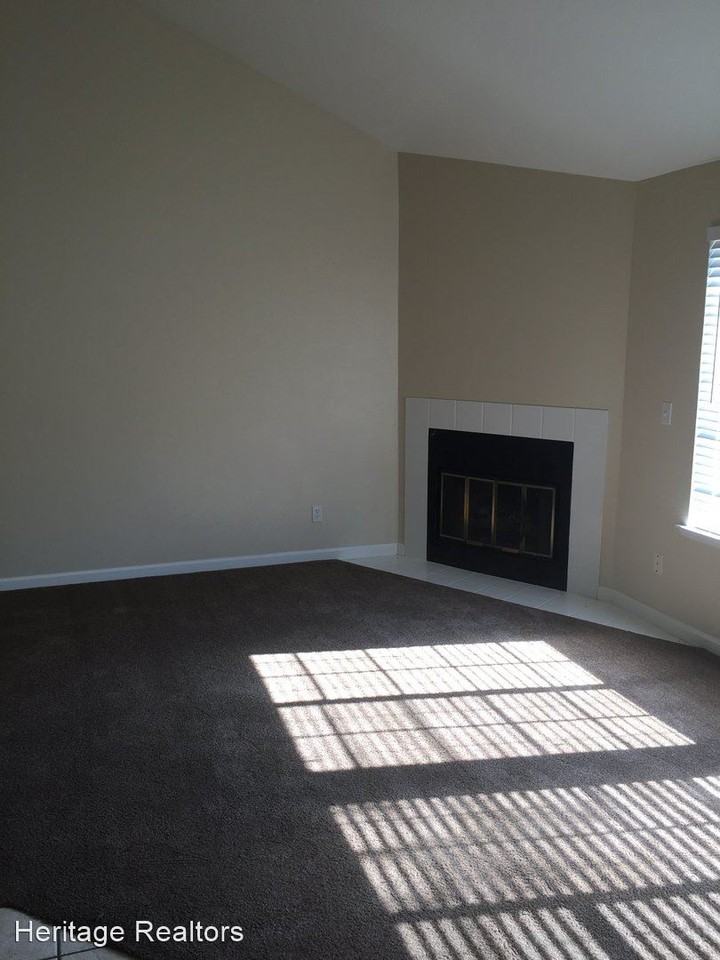 1169 Cherry Lane - Photo 3 of 11