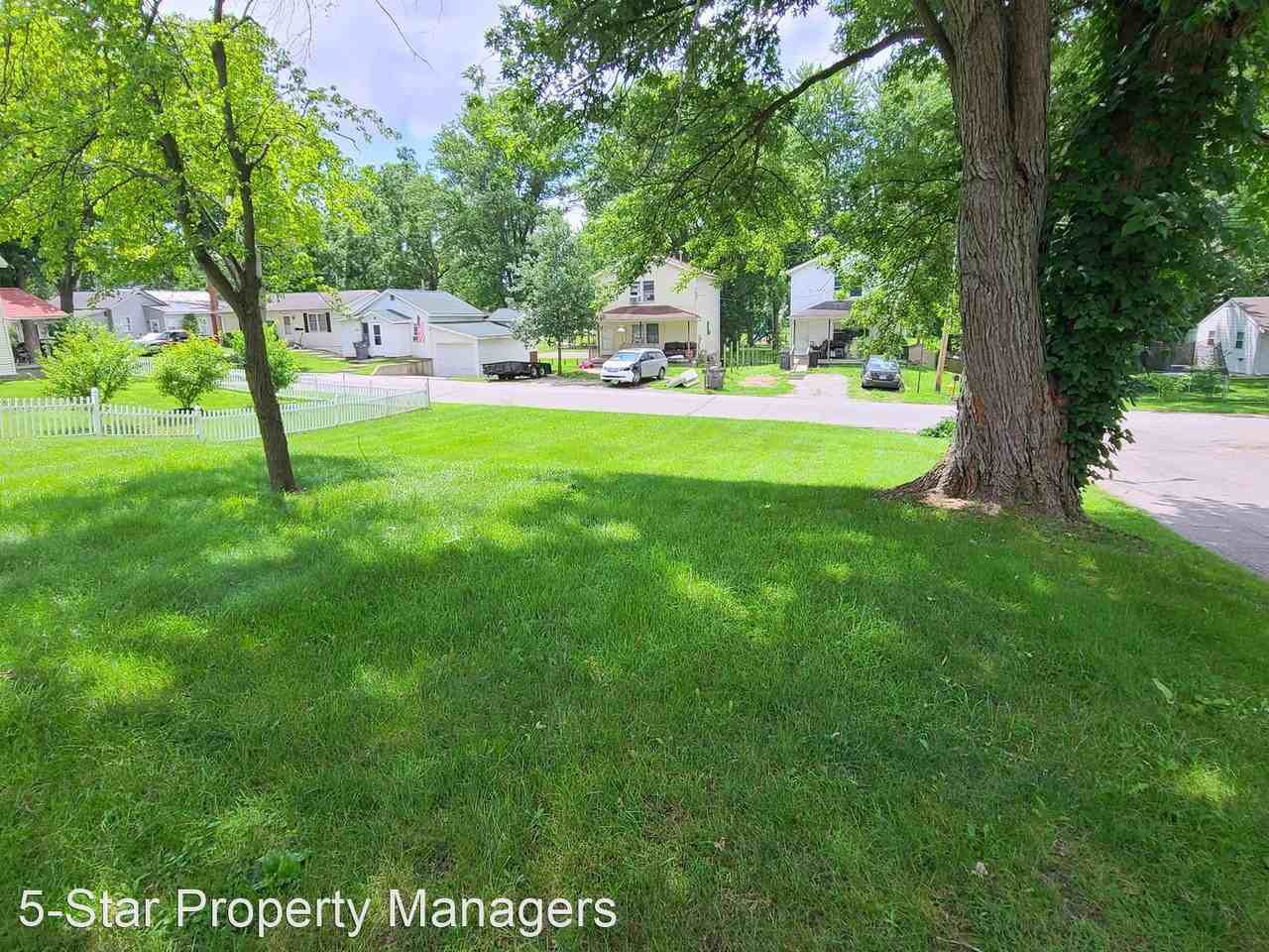 427 Queen St - Photo 2 of 12