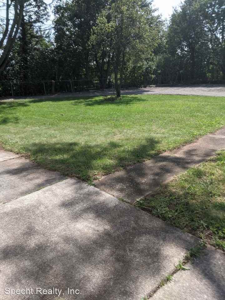 633 W Ridge Pike - Photo 3 of 25