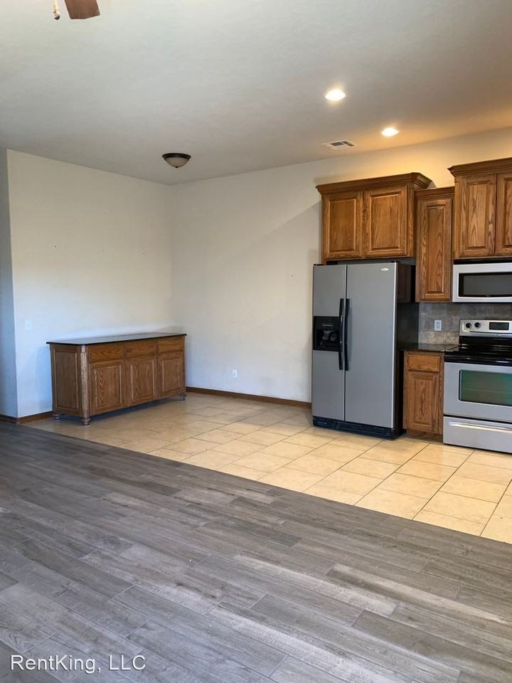 244 Woodbriar - Photo 3 of 13