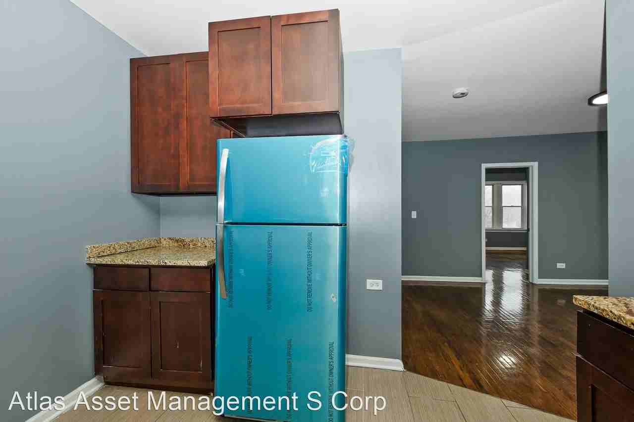 6656 - 6658 S Woodlawn Ave 1152 - 1156 E 67th St - Photo 3 of 9