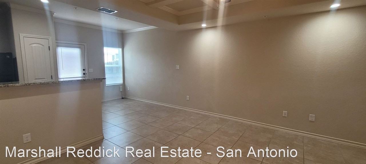 Great 3 Bed 2.5 Bath Quadplex Unit near Judson and I35. Featuring