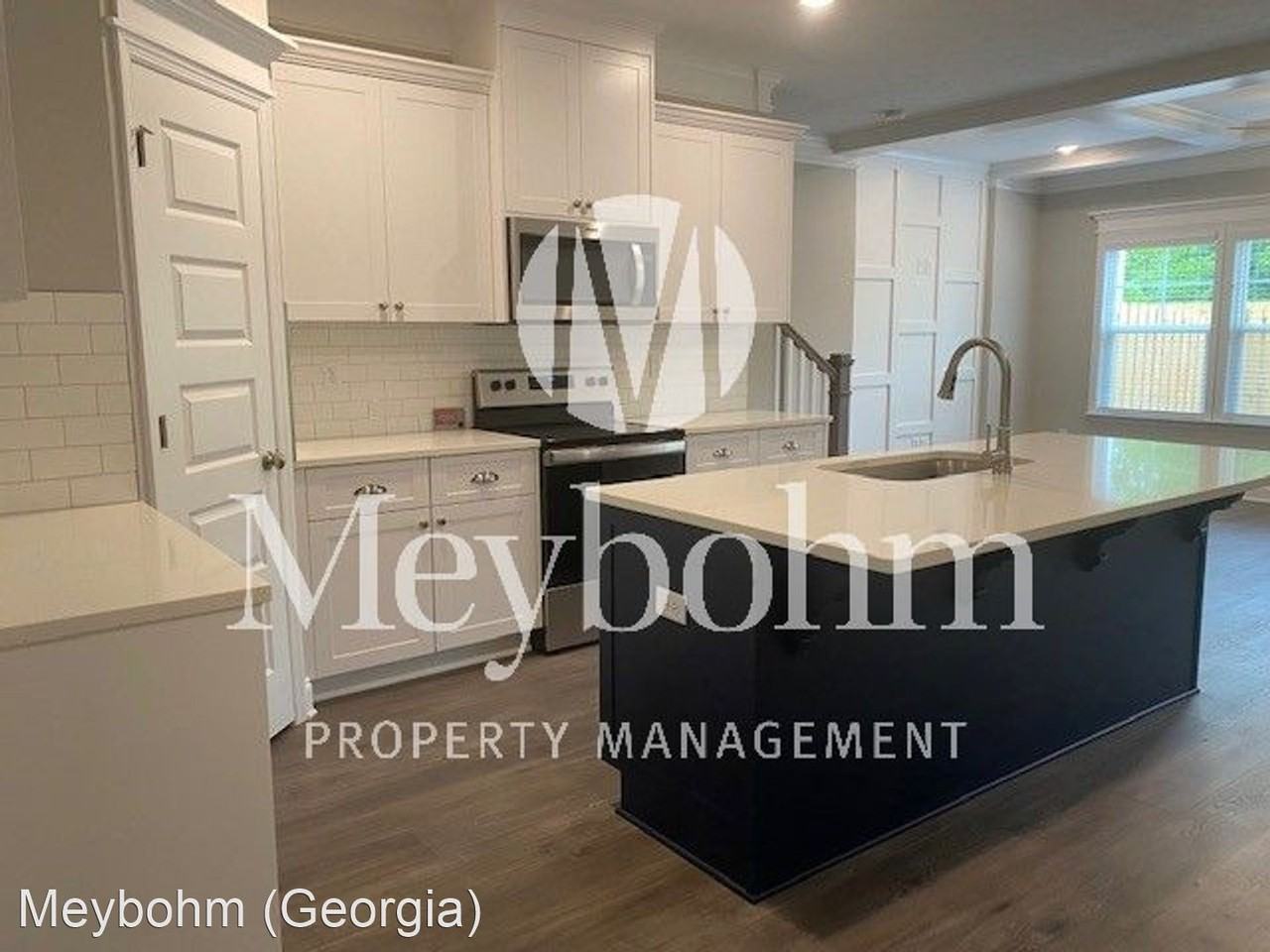 1061 Linsmore Ave - Photo 3 of 15