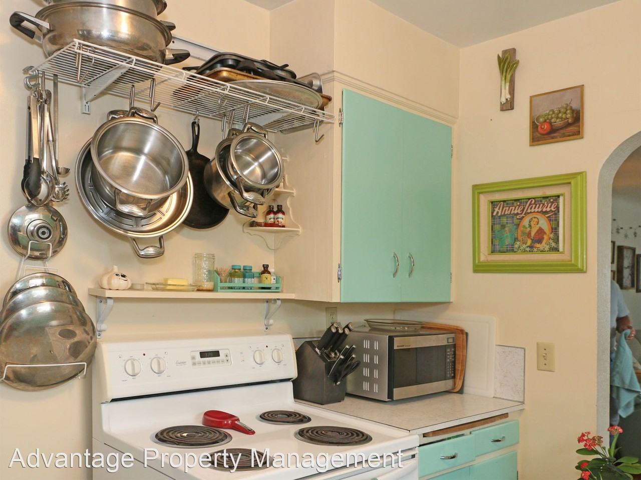 250 Catron St N - Photo 3 of 19