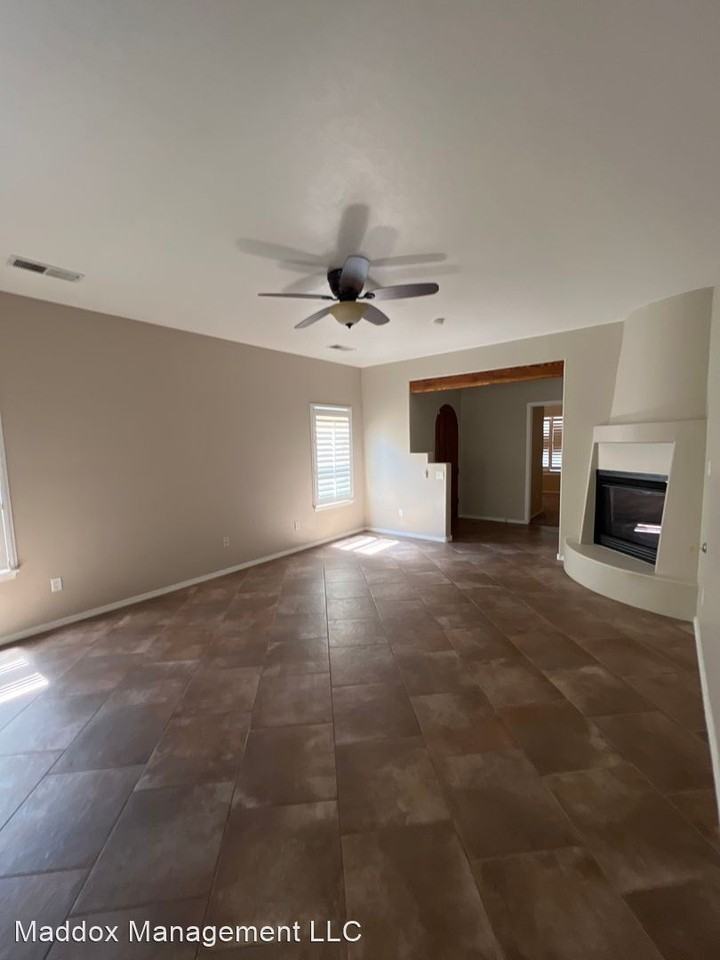 3723 Candelarias Ln Nw - Photo 3 of 18