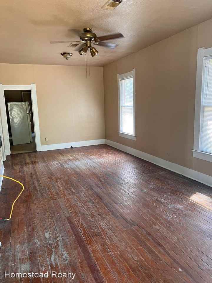 2045 Leight St - Photo 2 of 7