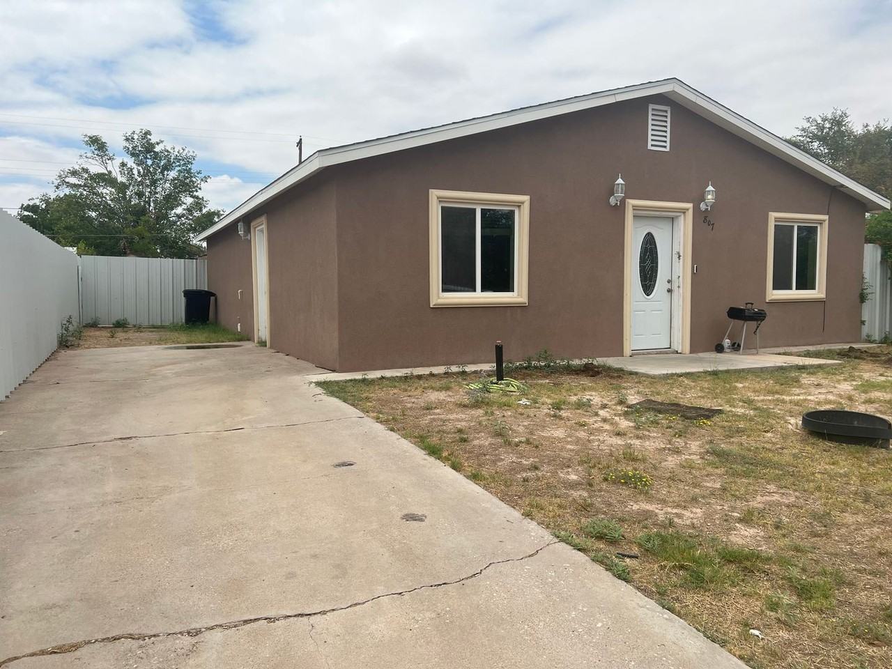 807 N 5th St - Photo 2 of 7