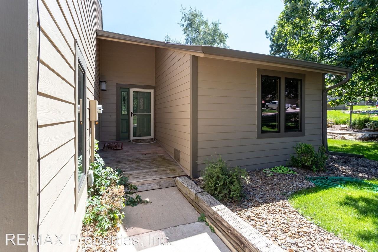 23 Woodbridge Dr - Photo 2 of 36