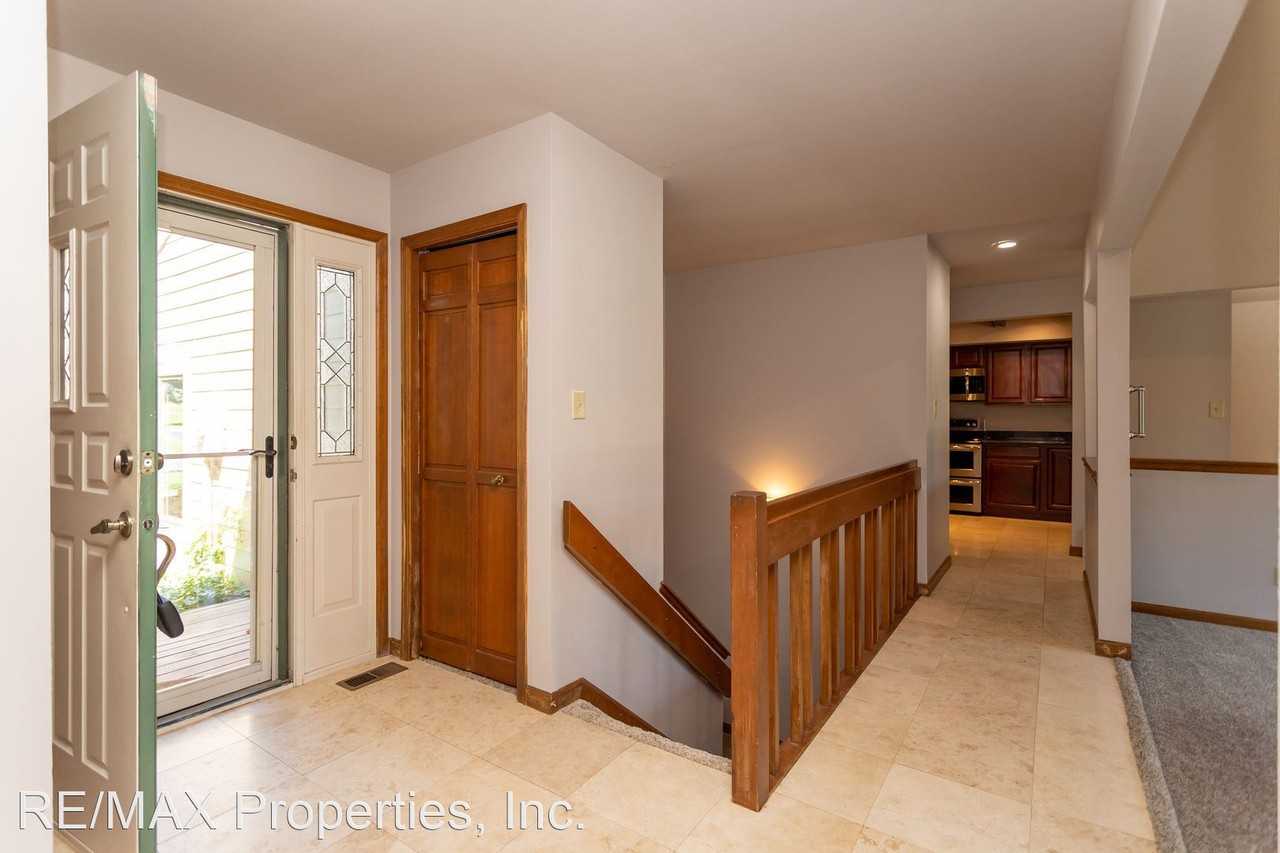 23 Woodbridge Dr - Photo 3 of 36