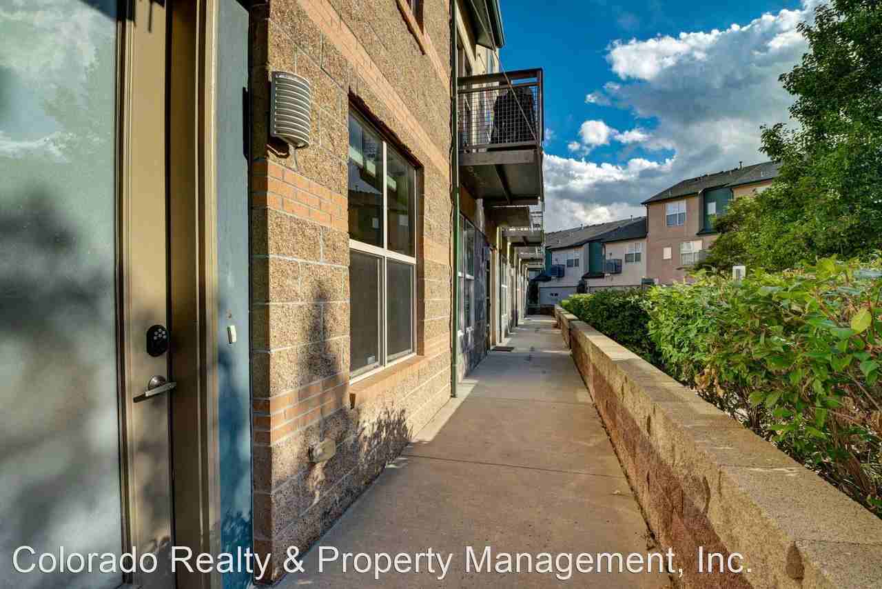 2388 S Wheeling Cir - Photo 3 of 44