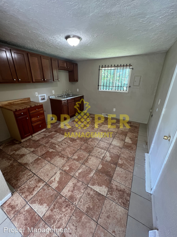 1830 Hickorydale Dr - Photo 3 of 7