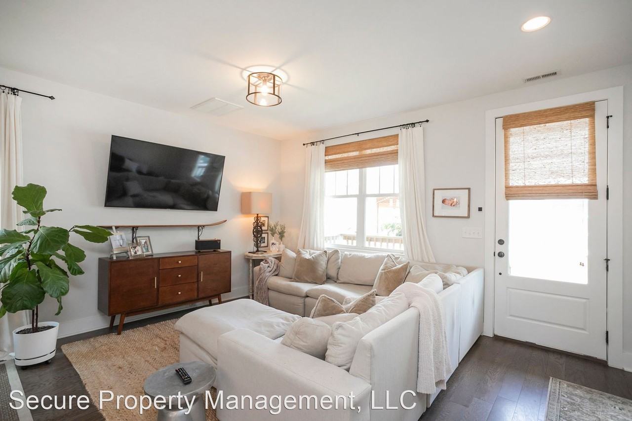 2404B Hyde St - Photo 3 of 42