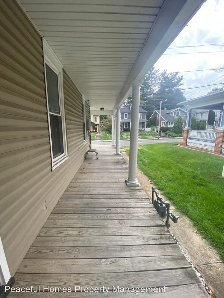 305 N Market St - Photo 3 of 24