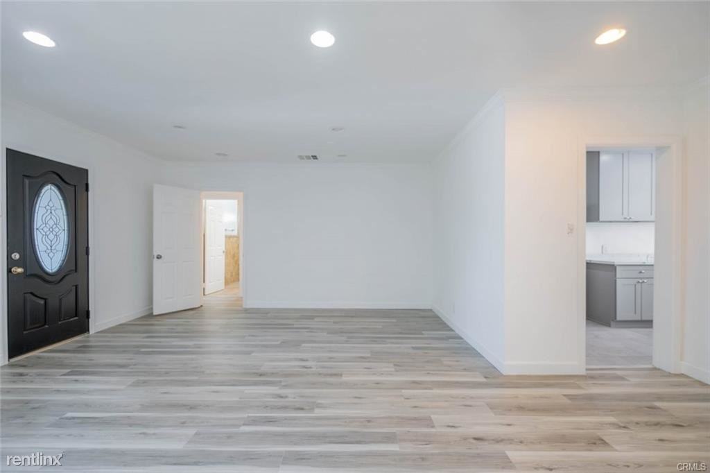 10322 Fairgrove Ave - Photo 2 of 10