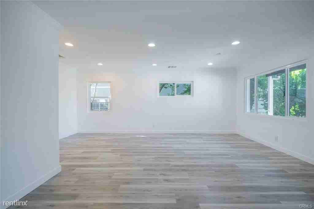 10322 Fairgrove Ave - Photo 3 of 10