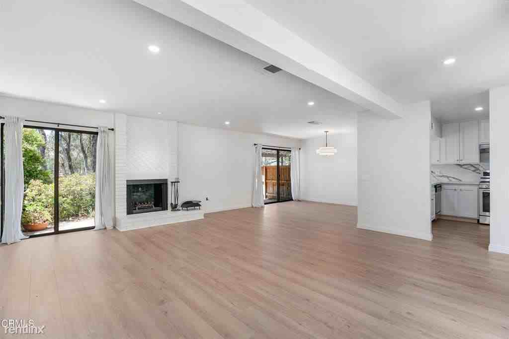 34 Caprock Ct - Photo 2 of 10