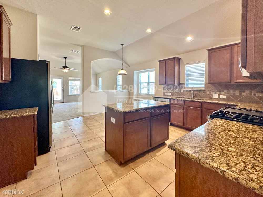 129 Snowflake Dr - Photo 3 of 35