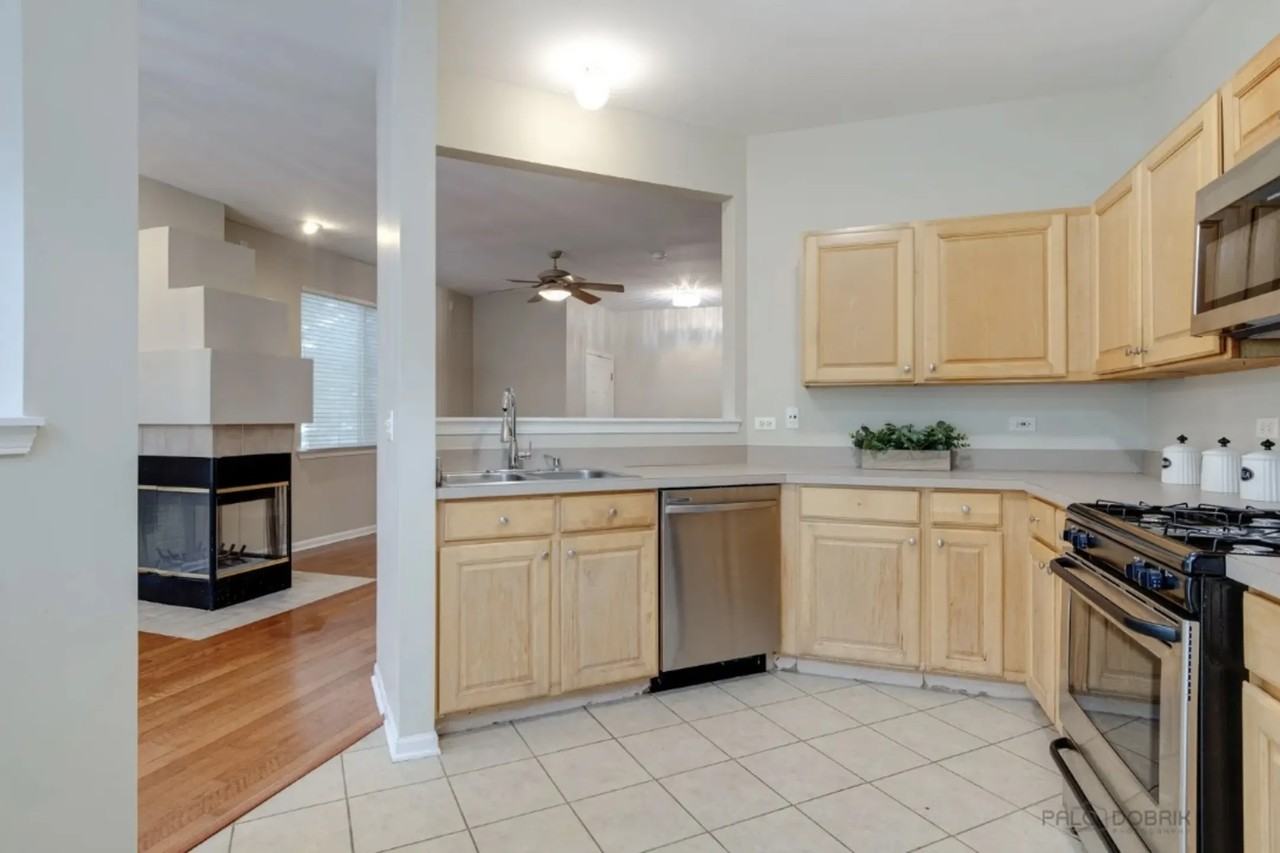 1405 Doolittle Ln - Photo 2 of 10