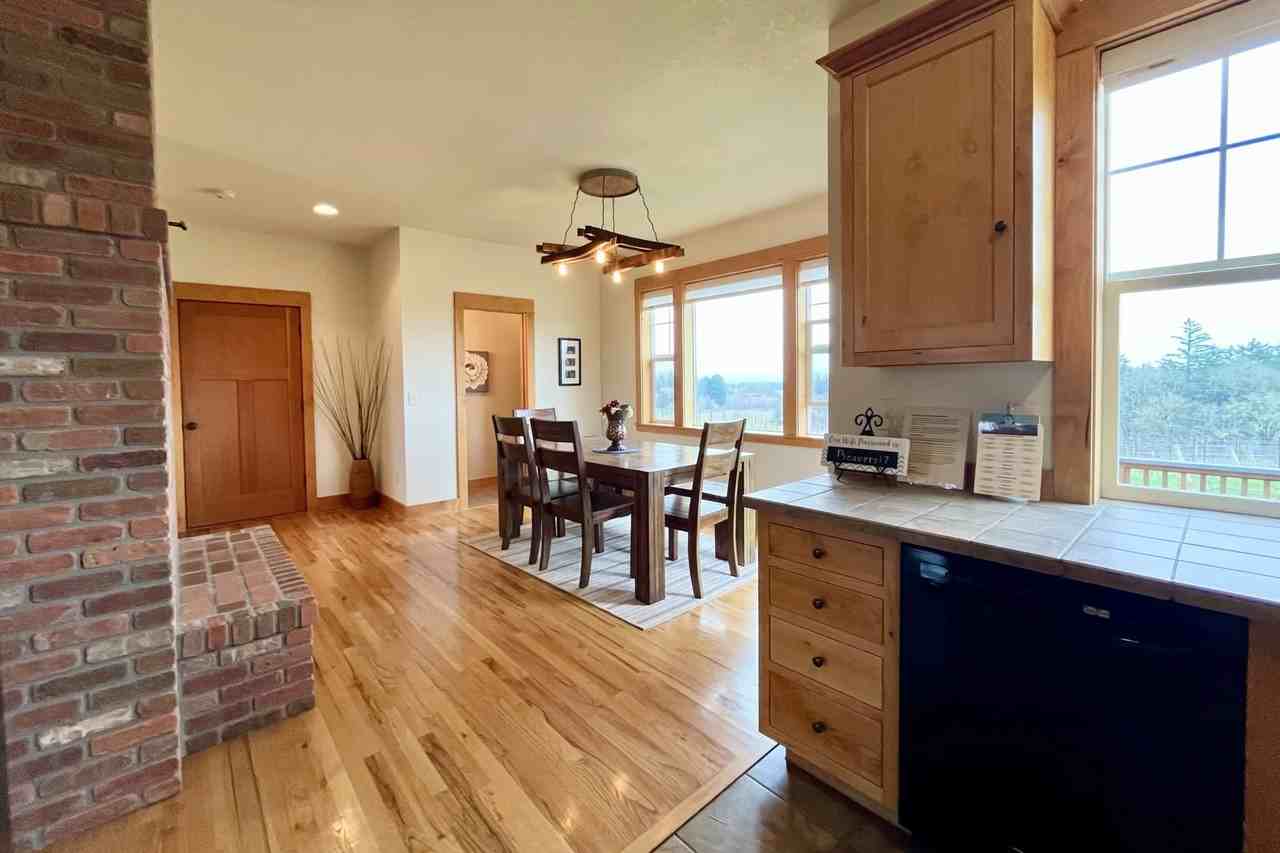 17560 Ne Ribbon Ridge Rd - Photo 3 of 13